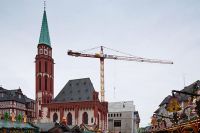 01_Blick-vom-Roemer-auf-das-Ausstellungshaus-Stadt-Frankfurt-Foto-LUMEN