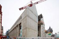 02_Blick-auf-das-Ausstellungshaus-mit-Ausguck-Stadt-Frankfurt-Foto-LUMEN