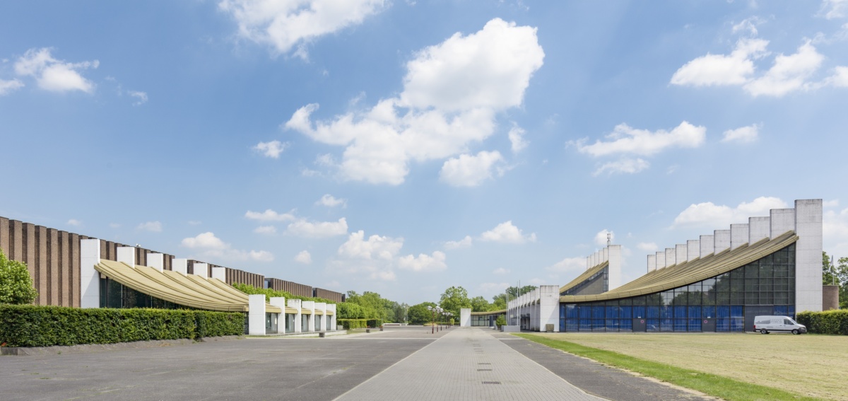 Das Forum in Castrop-Rauxel mit Rathaus, Ratsaal und Veranstaltungshalle, Architekten des Verwaltuns- und Bürogebäudes aus den Jahren 1966 - 1976 waren Hans Dissing, Arne Jacobsen und Otto Weitling, Foto (c) Michael Rasche