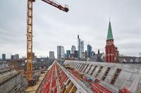 05_-Blick-vom-Dach-auf-die-Skyline-und-das-Museumsquartier-Stadt-Frankfurt-Foto-LUMEN